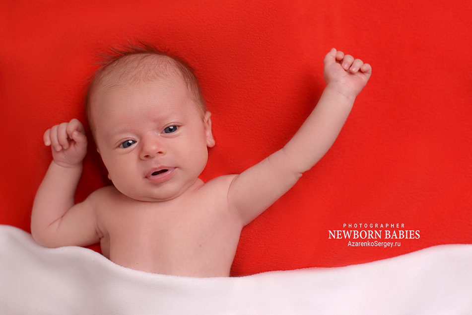 Не всегда новорожденные спят во время фотосессии